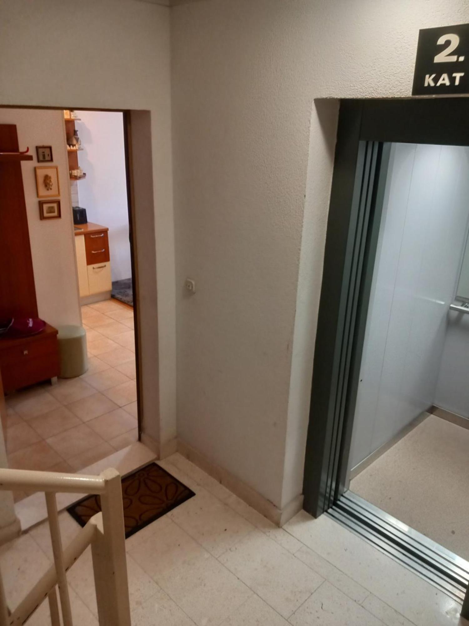 Apartment Harmony - Pleasant And Comfortable Place With A Balcony And A Secured Garage Σπλιτ Εξωτερικό φωτογραφία